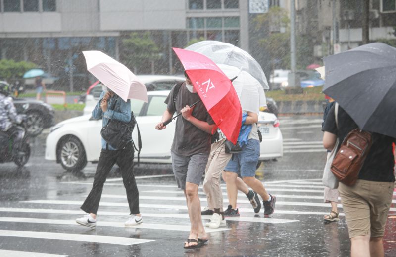 目前瑪娃颱風路線來看，從29日開始，大台北、東半部地區及恆春半島開始出現雨勢。 示意圖／記者葉政勳攝