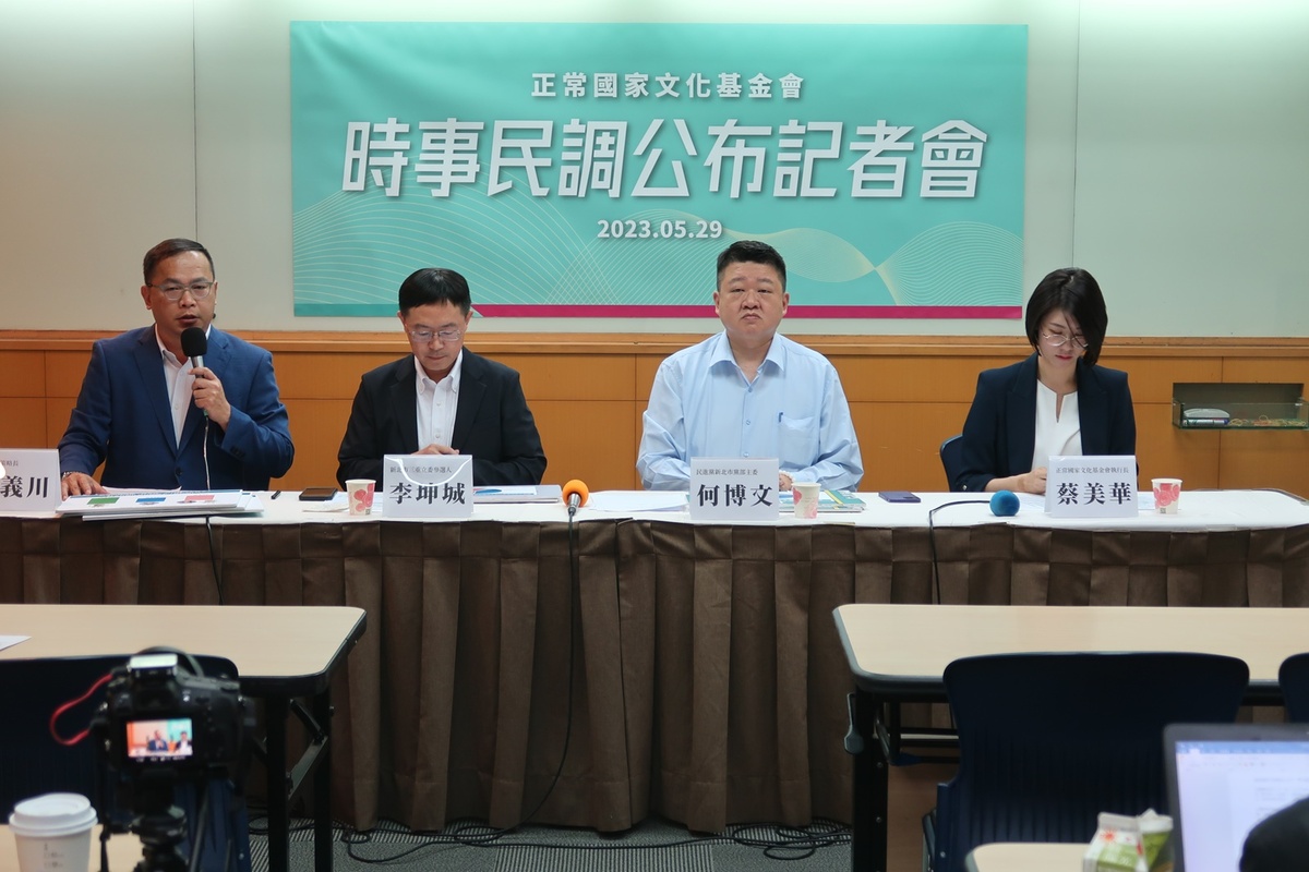 正國會政策中心29日發佈民調，出席者包括台灣智庫策略長王義川、立委參選人李坤城、新北市黨部主委何博文、正國會辦公室執行長蔡美華（由左至右） 圖：林林朝億/攝