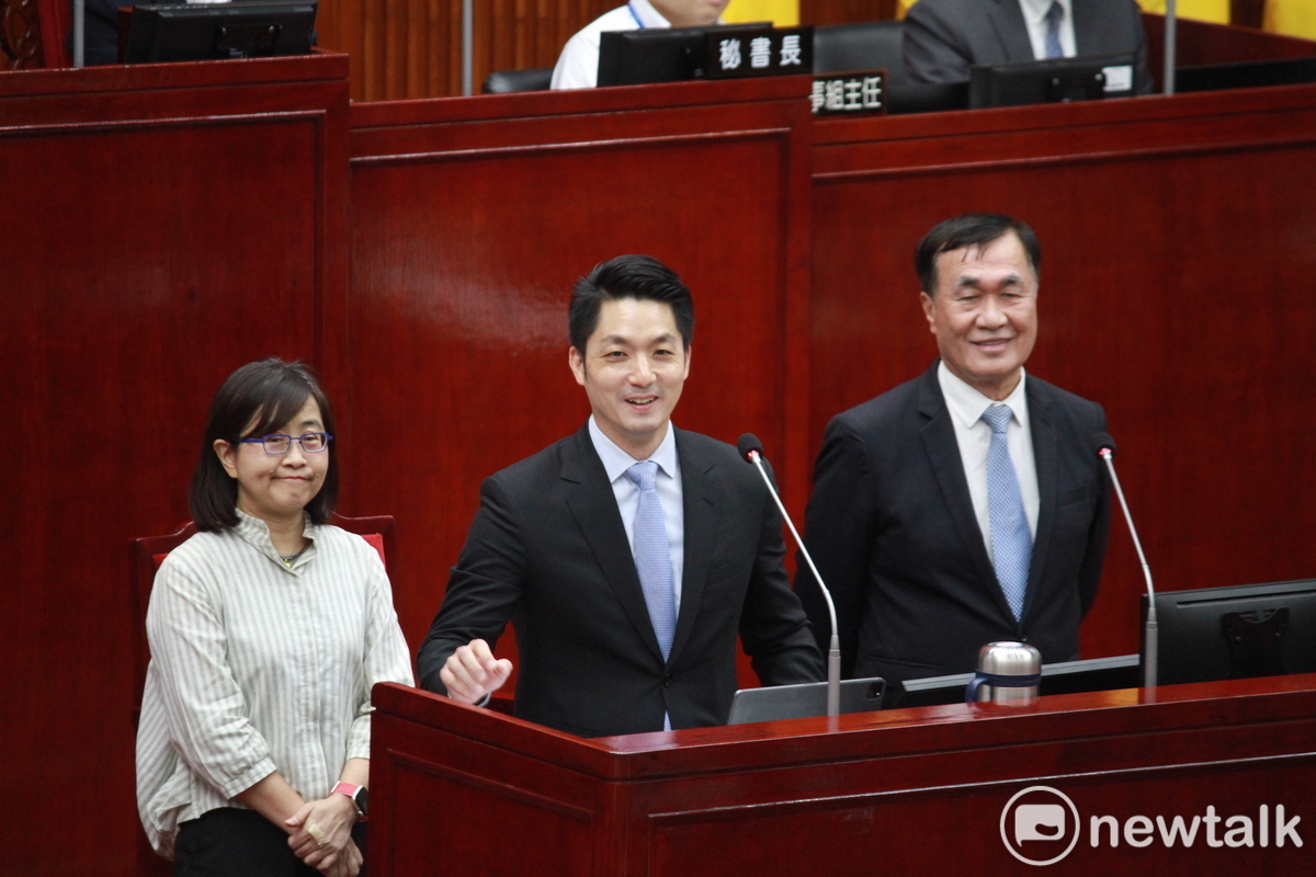 台北市長蔣萬安（中）與兩位副市長林奕華（左）、李四川（右）。 圖：周煊惠 / 攝