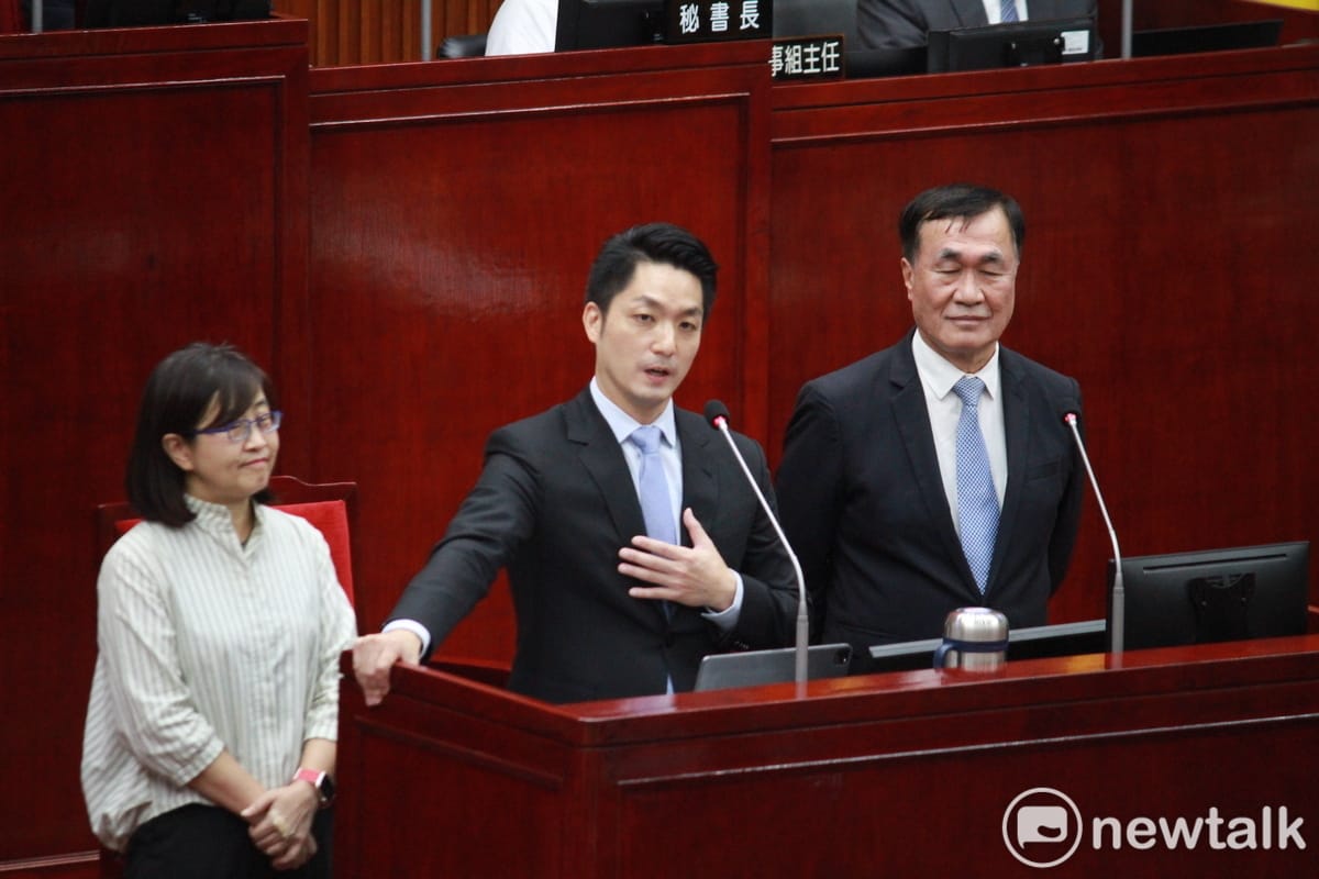 台北市長蔣萬安（中）的兩位副市長林奕華（左）、李四川（右）都被點名是選2026新北市長的可能人選。 圖：周煊惠 / 攝（資料照）