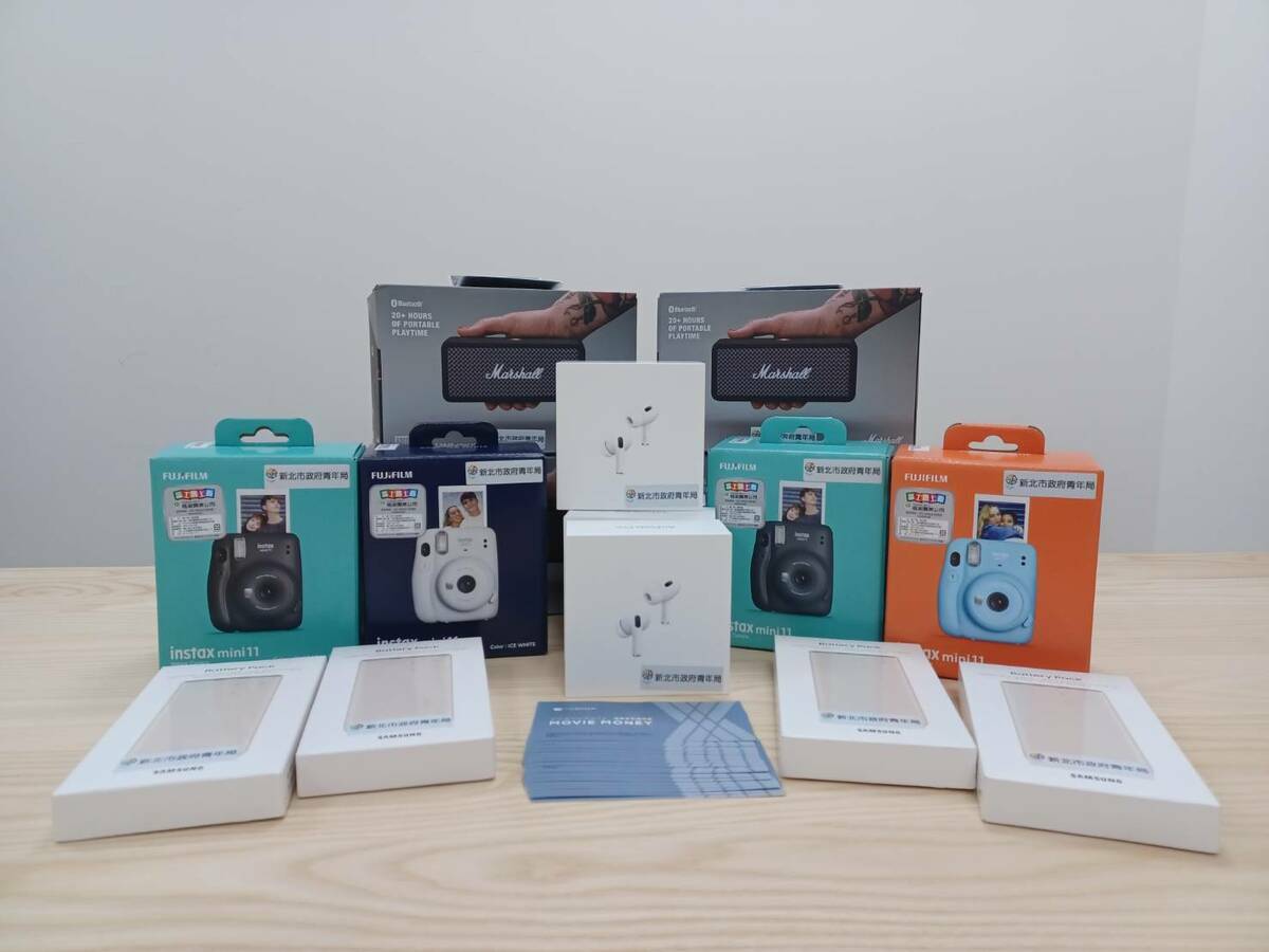 參加UKO課程有機會抽中Marshall Emberton藍芽音箱、airpods pro2、富士拍立得、三星行動電源、威秀電影票等獎項。 圖：新北市青年局提供