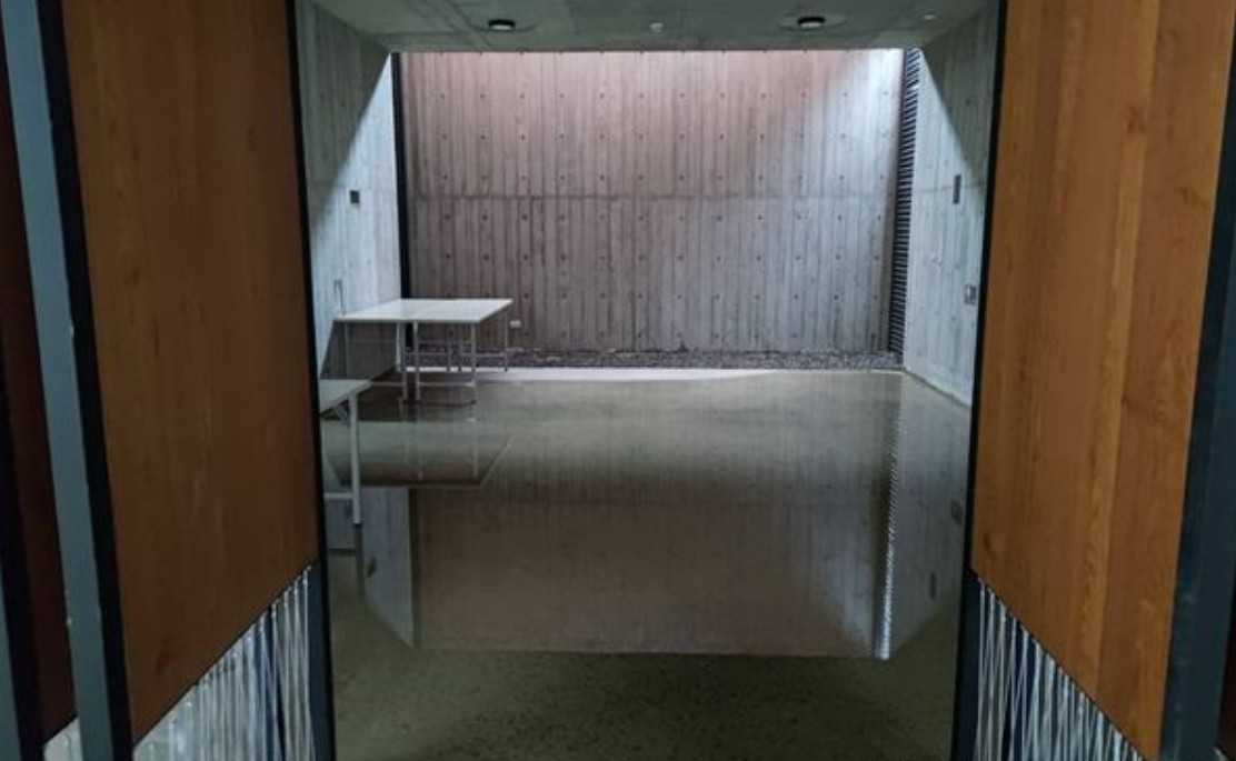 新竹市政府表示，永恆之丘遇雨會積水是客觀事實，已透過照片、影片、殯葬所工作人員的說法證實。 圖：新竹市政府提供
