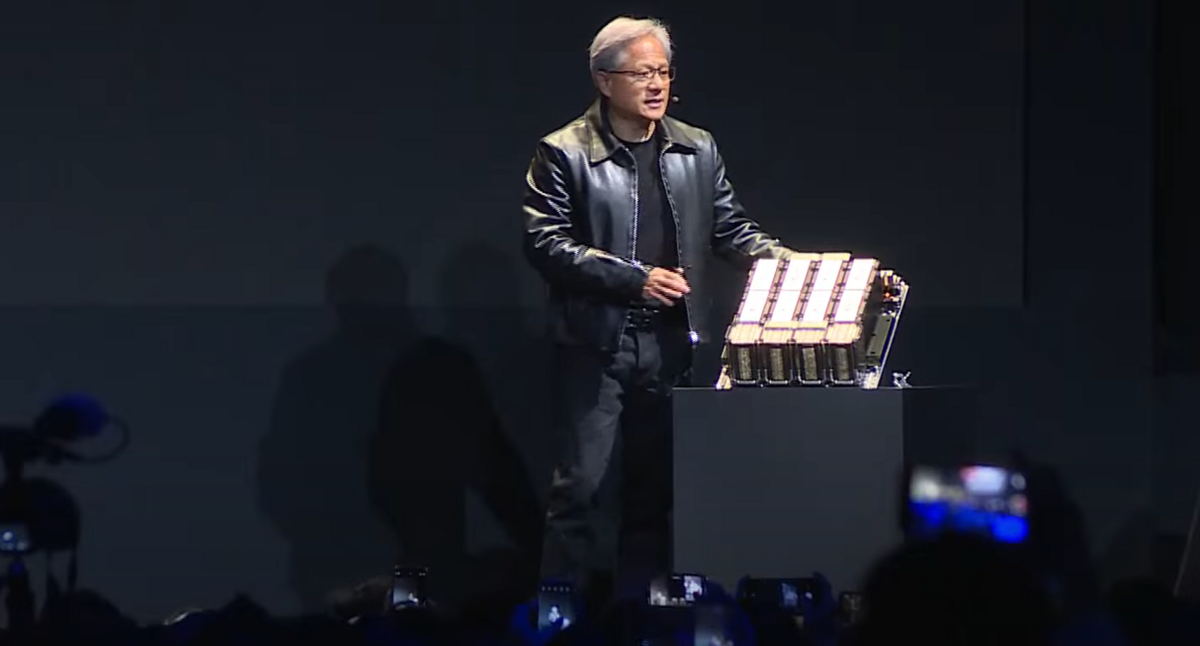 近期有中國媒體報導輝達(NVIDIA)的執行長黃仁勳鑽美國聯邦遺產稅的漏洞，避稅高達 80 億美元，大酸「偶像人設崩塌」。然而，大部分中國網友認為，既然是合理的避稅，那就沒有必要進行譴責。 圖：翻攝自COMPUTEX 2023 直播畫面（資料照）