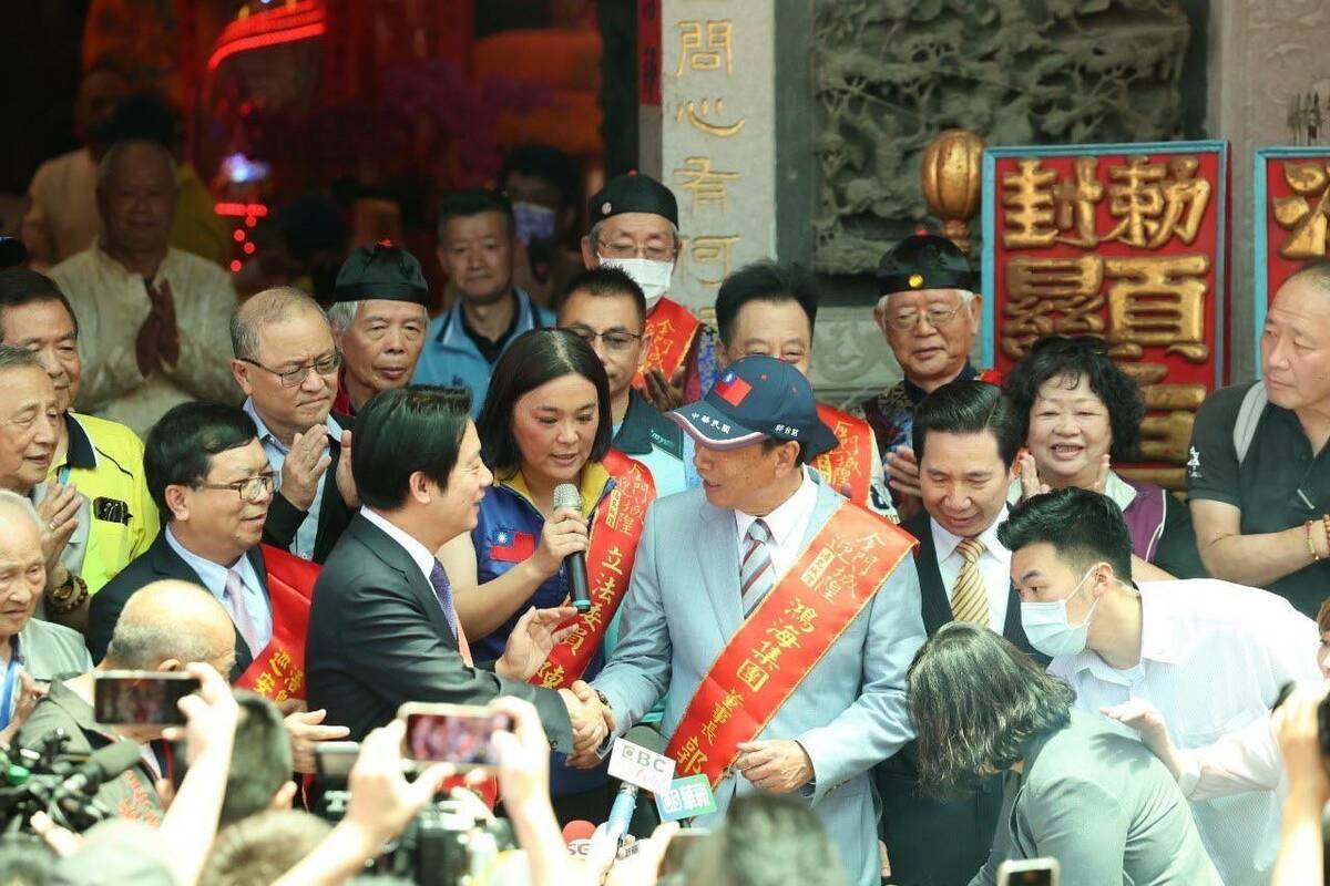 鴻海創辦人郭台銘與民進黨總統參選人賴清德在金門同台。 圖：郭台銘辦公室/提供