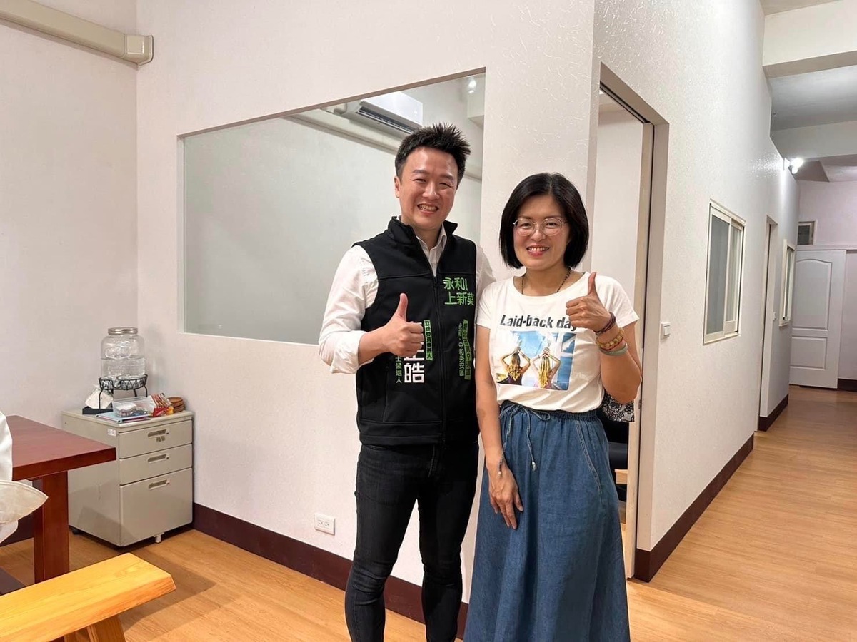 李正皓今（30）日赴永和拜訪民進黨在地議員許昭興。 圖：李正皓／提供