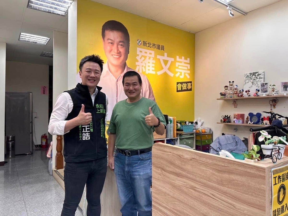 李正皓今（30）日赴永和拜訪民進黨在地議員羅文崇。 圖：李正皓／提供