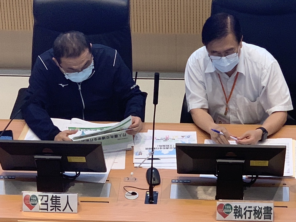 侯友宜主持道安會報。 圖：新北市交通局/提供