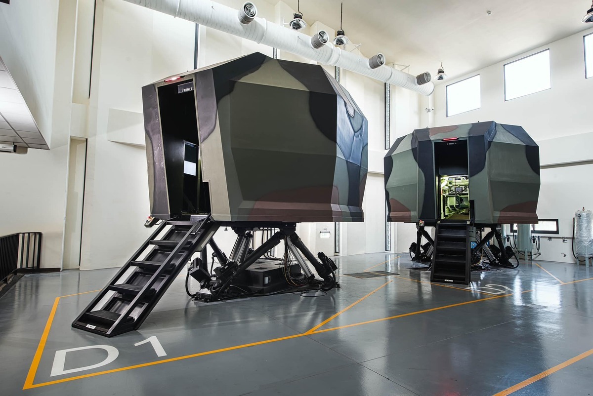 AAV7模擬器六軸動感平台可以模擬實車駕駛性能、貼近實況條件。 圖：中科院提供