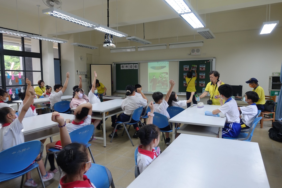 透過繪本共讀活動串起學童與地方文化的情感連結，帶領師生暢遊板橋古蹟。 圖：新北市文化局提供
