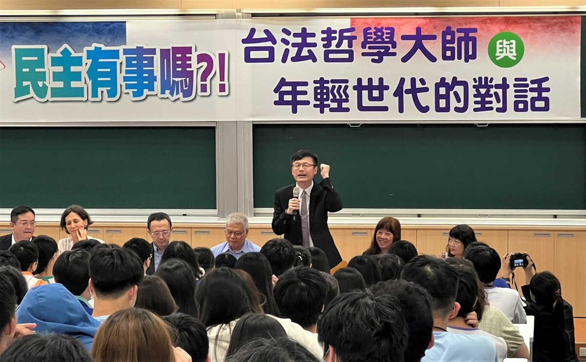 教育局長張明文表示，新北致力為孩子的幸福而教，並培育具備哲學思考、民主素養的未來公民。 圖：新北市教育局提供