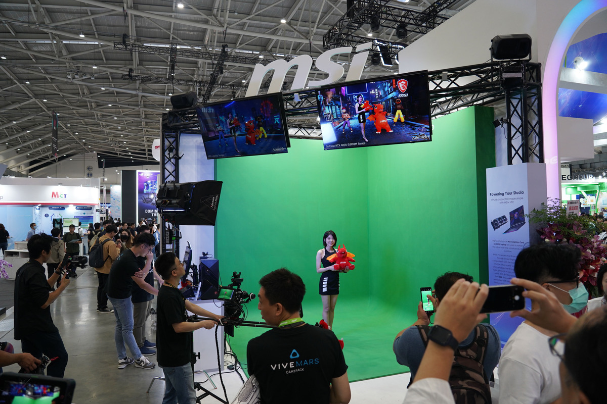 HTC VIVE Mars CamTrack虛擬拍片製作解決方案，無需安裝即可輕鬆進行即時影像合成拍攝及製作 圖：HTC/提供