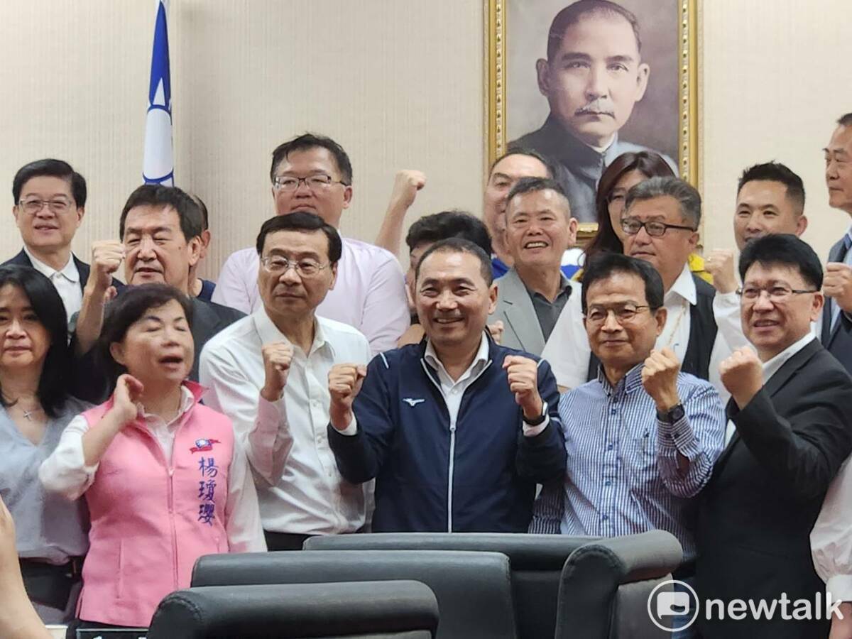 國民黨總統參選人、新北市長侯友宜拜會國民黨團期間，大口苦水埋怨中央政府。 圖：黃建豪/攝