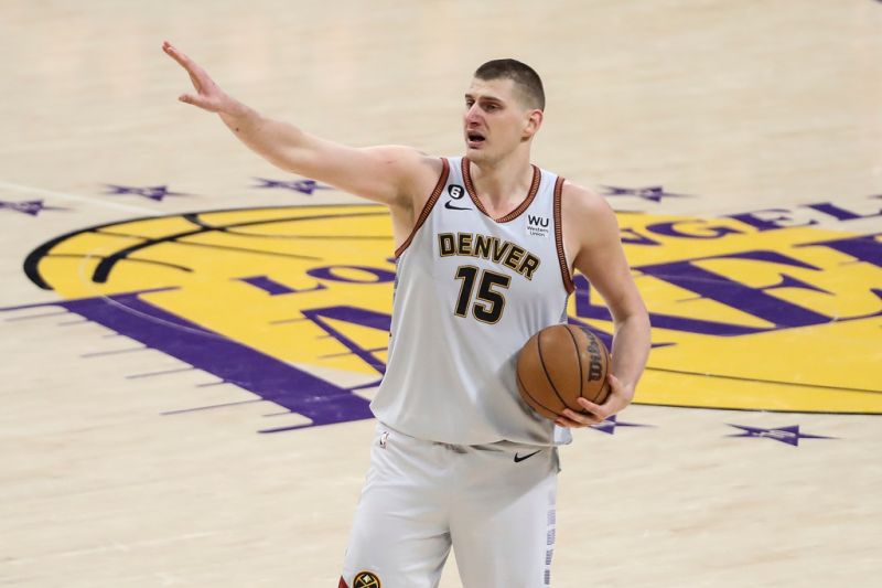 金塊中鋒Nikola Jokic的全能、球商、體型和無私心態，將會是破解熱火區域聯防的最佳利器。 圖／美聯社／達志影像