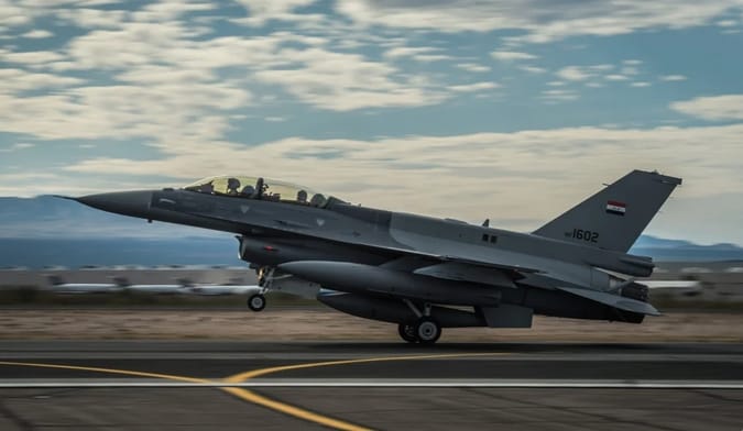 為攔截入侵領空客機，F- 16 戰機獲准以超音速飛行，其造成的「音爆」卻一度引起民眾恐慌。 圖 : 翻攝自虹攝庫爾斯克