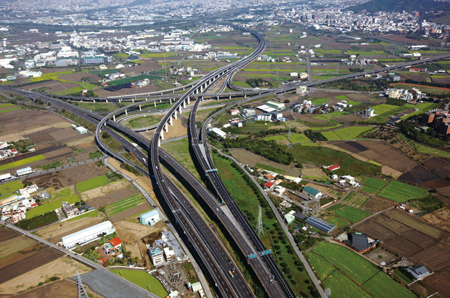 台74線快速道路大里草湖交流道將執行新建工，因此將於5日至13日期間進行夜間施工。（圖為台74線快速道路） 圖：取自高速公路局網站(資料照)