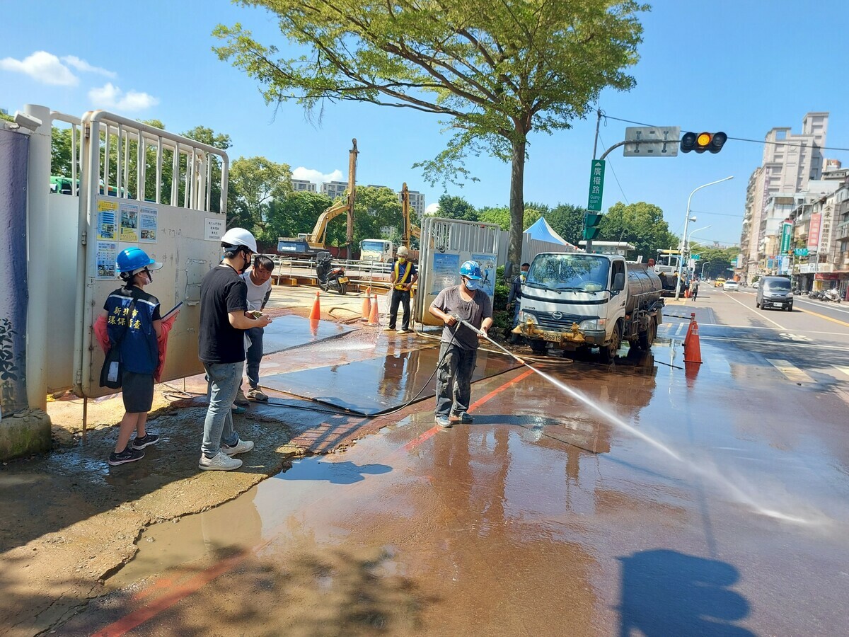 勞動部今（28）日指出，為維護勞工健康，勞保局提供每年1次預防職業病健康檢查。 圖：新北市環保局提供（資料照）。