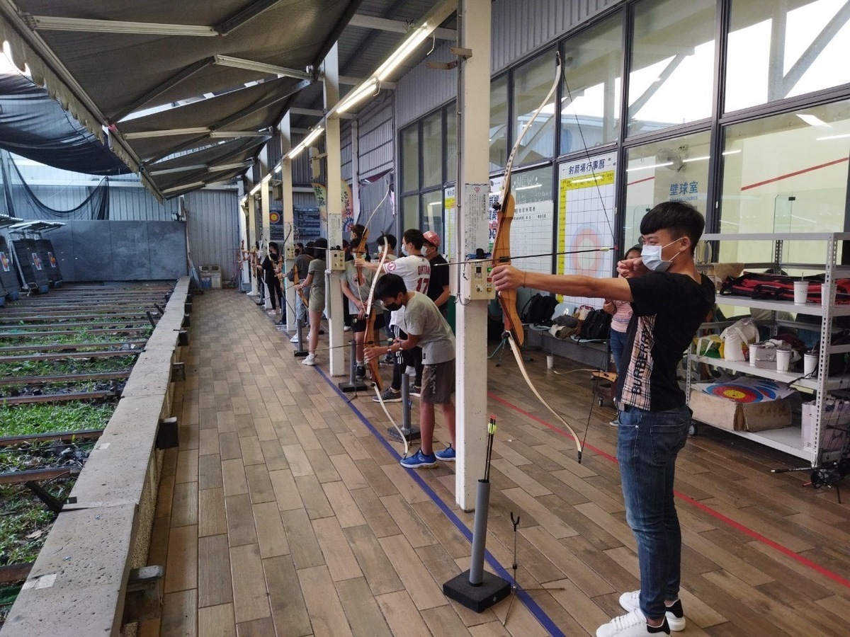 三重運動中心假日射箭體驗，青春動滋劵也適用。 圖：新北市體育處提供