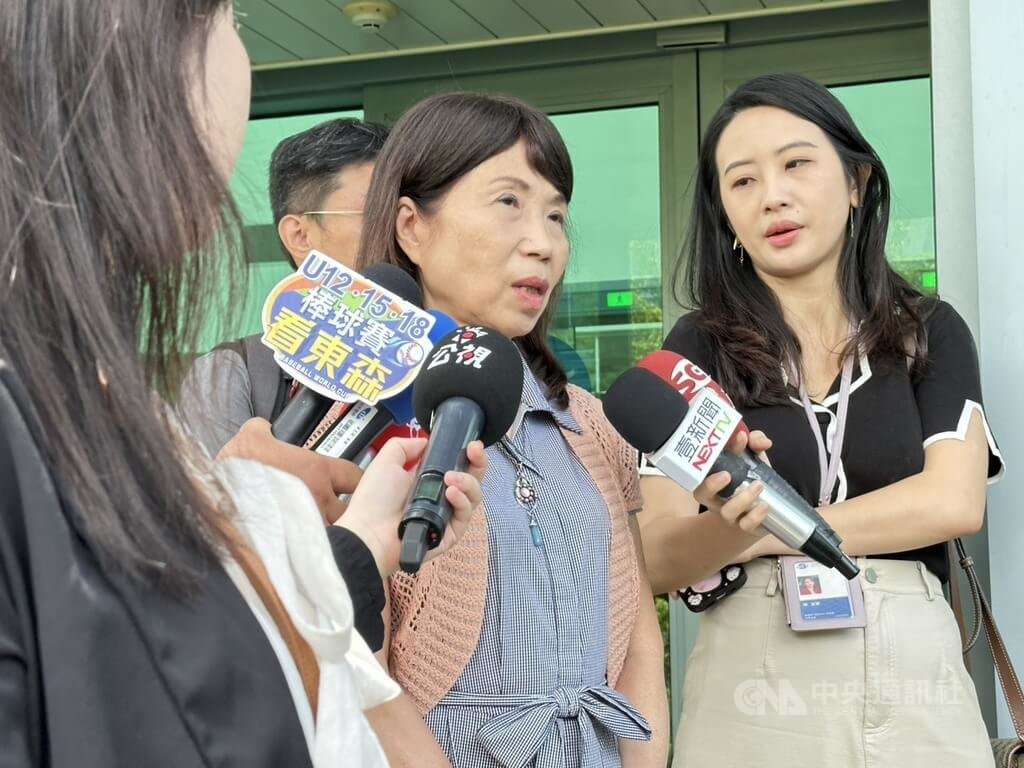 在押的前北市長柯文哲聲請26日行使罷免投票，台北高等行政法院24日開庭，民眾黨立委陳昭姿（中）到場旁聽後接受媒體訪問。中央社記者劉世怡攝　114年7月24日