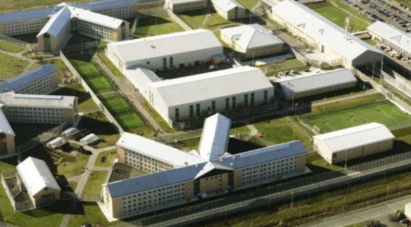號稱「英國最舒適監獄」的北威爾斯伯文監獄又爆出一起女警與男囚犯「墜入愛河」的醜聞。 圖 : 翻攝自知乎