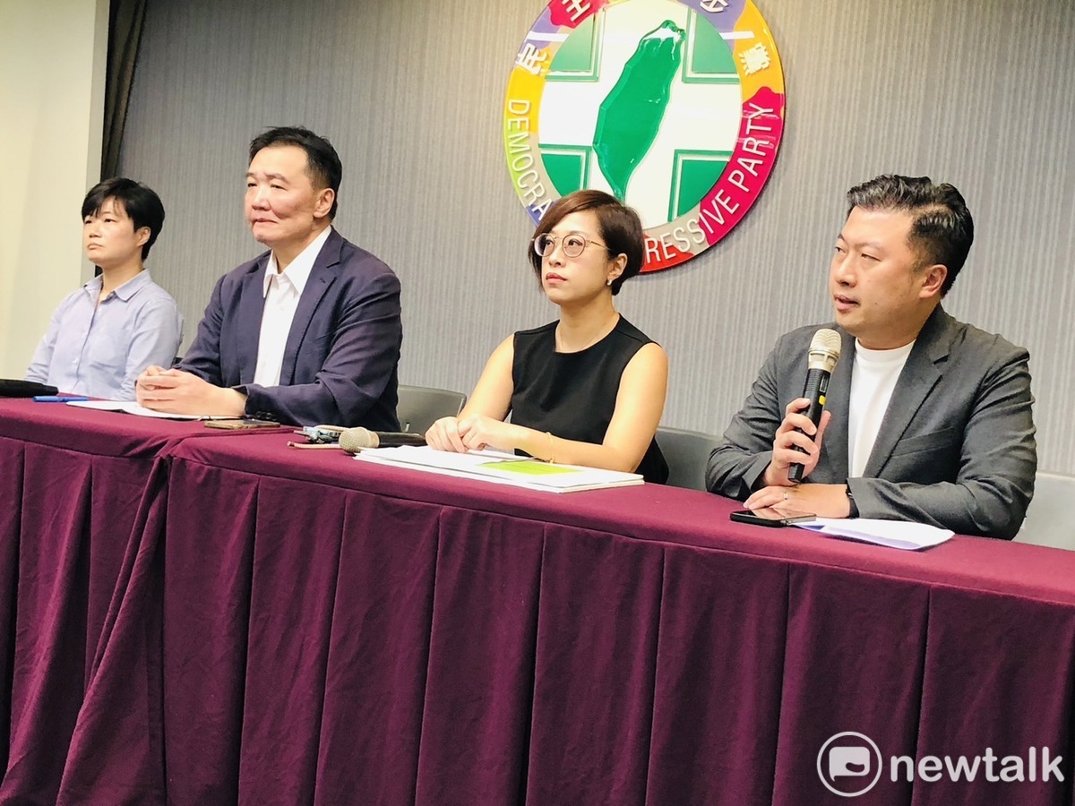 民進黨今天下午2點緊急召開記者會，由許立明、副秘書長楊懿珊、性平部主任李晏榕及發言人張志豪出席說明前青年部主任蔡沐霖案。 圖：謝莉慧/攝