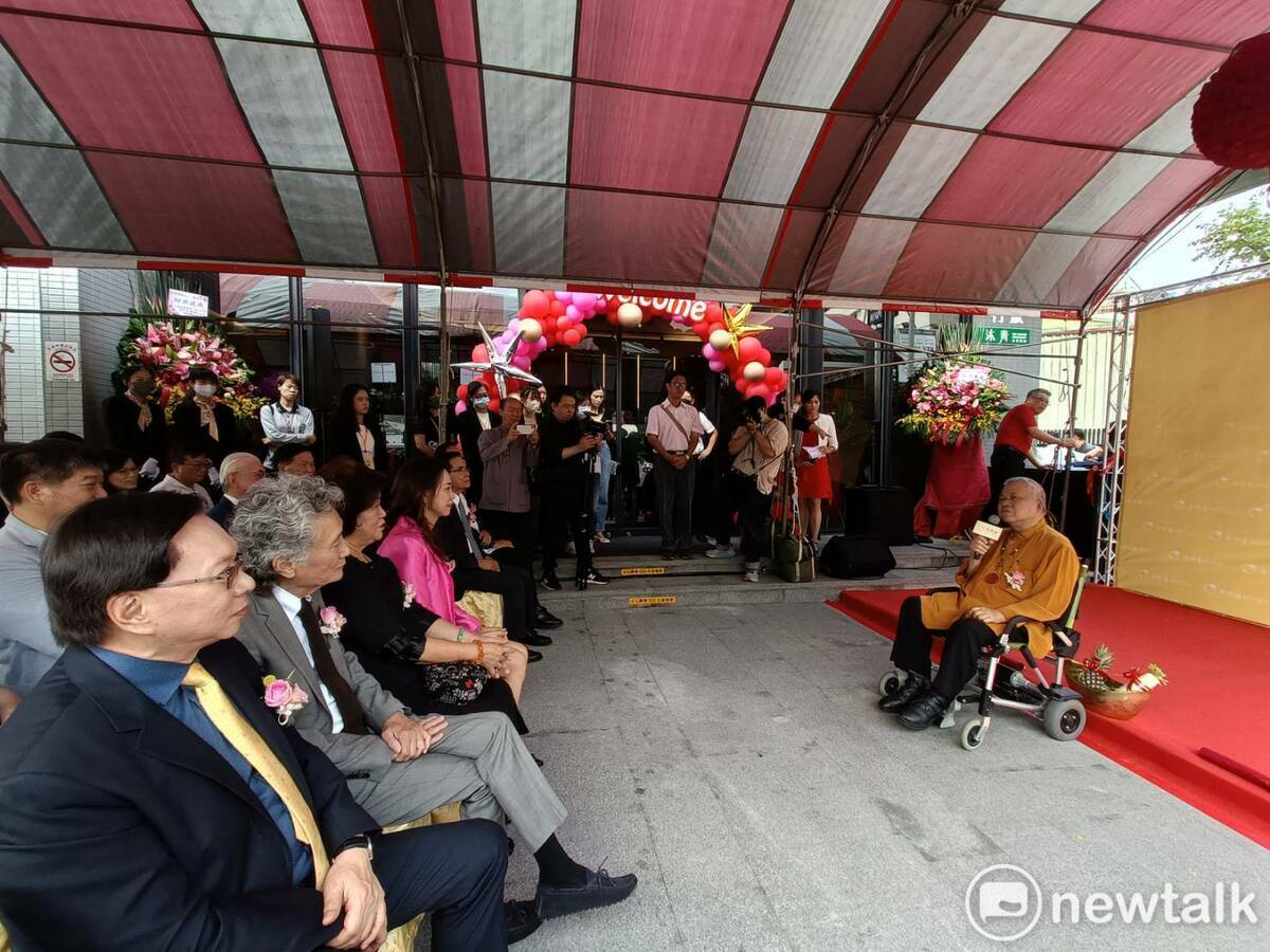 混元禪師現身享得道酒店開幕會場。 唐復年/攝