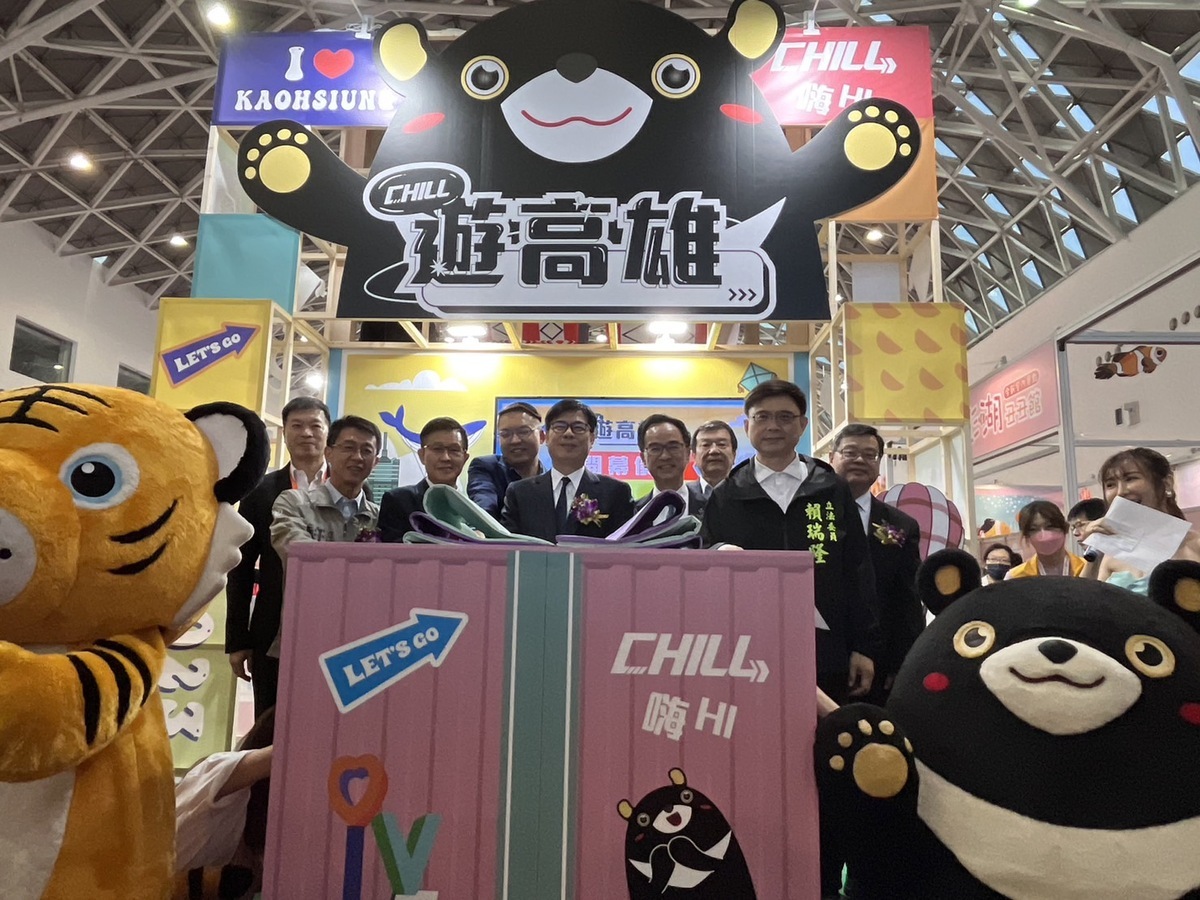 高雄市政府設攤行銷在地景點。 圖：高雄市旅行公會提供