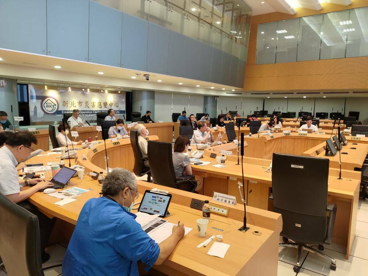 新北市長期深耕於災害防救領域，推動多項工作強化基層防災能力，不僅是全國取得內政部1星韌性社區認證最多（56處）的縣市，更率先取得難度更高的2星韌性社區，已推動防災社區數高達227處。 圖：新北市消防局提供