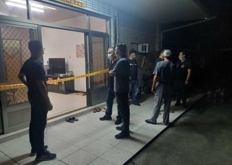 ▲嘉義40歲女疑涉嫌悶死70多歲的父親之後，服藥輕生釀1死1命危，被送往嘉義基督教醫院搶救。（圖／翻攝畫面）