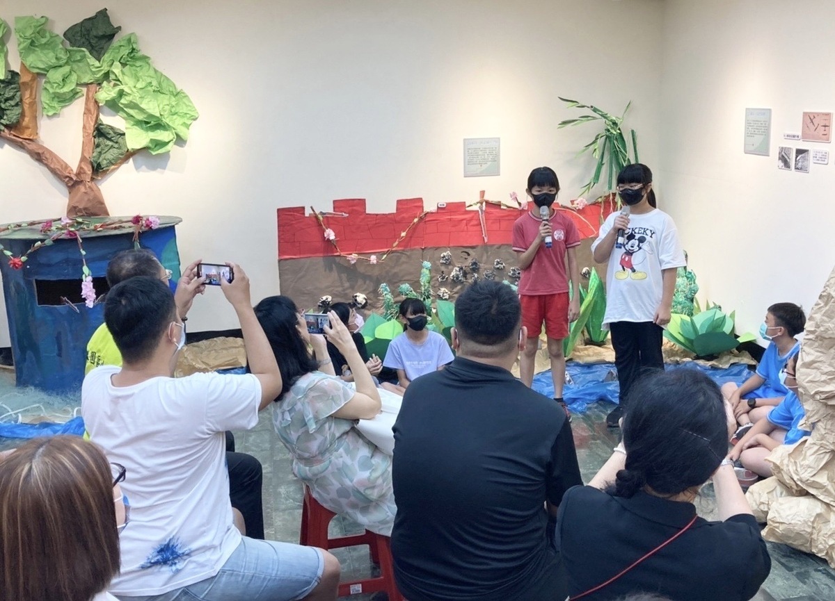 港埔國小學生發表策展心得。 圖：高雄市港埔國小提供