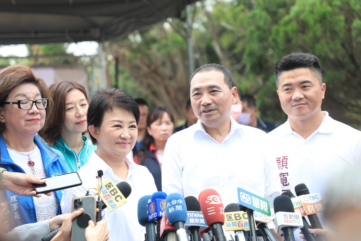 盧秀燕以市政交流名義邀侯友宜參加開幕典禮，意外讓選區內的立委競爭對手林靜儀、顏寬恒都與侯友宜同框。 台中市政府/提供