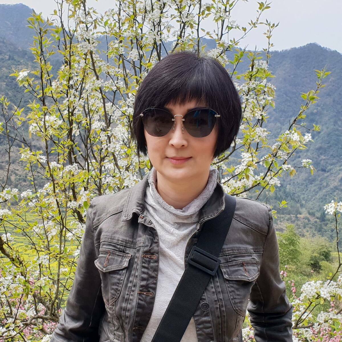 鏡文學總經理董成瑜爆料曾遭到時任泛藍縣長、現任藍營立委對她性騷擾，晚間發文證實此人就是國民黨立委傅崐萁。 圖：翻攝自董成瑜臉書