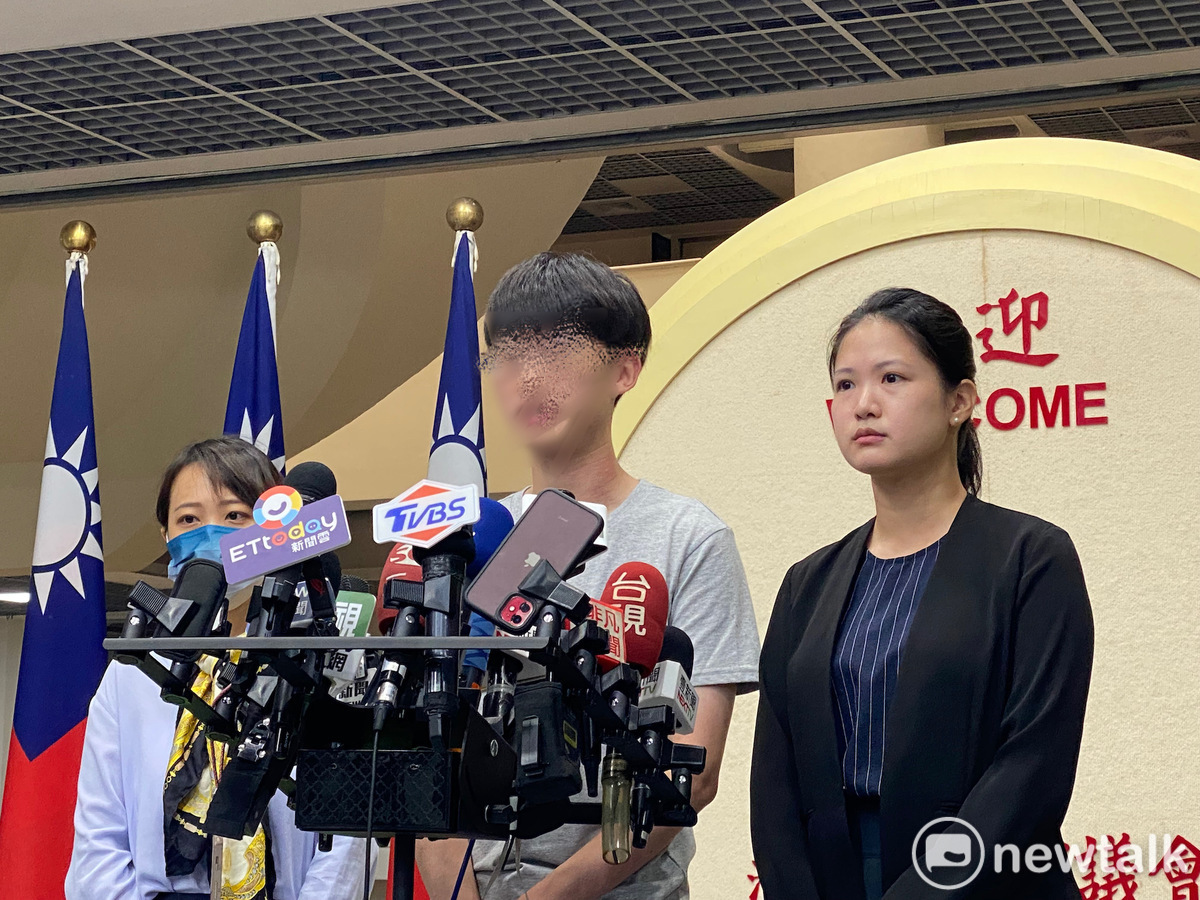 台北市議員林亮君前助理李姓男子今站出來控訴中國民運人士王丹曾強吻他等性騷擾經歷。 圖：周煊惠 / 攝