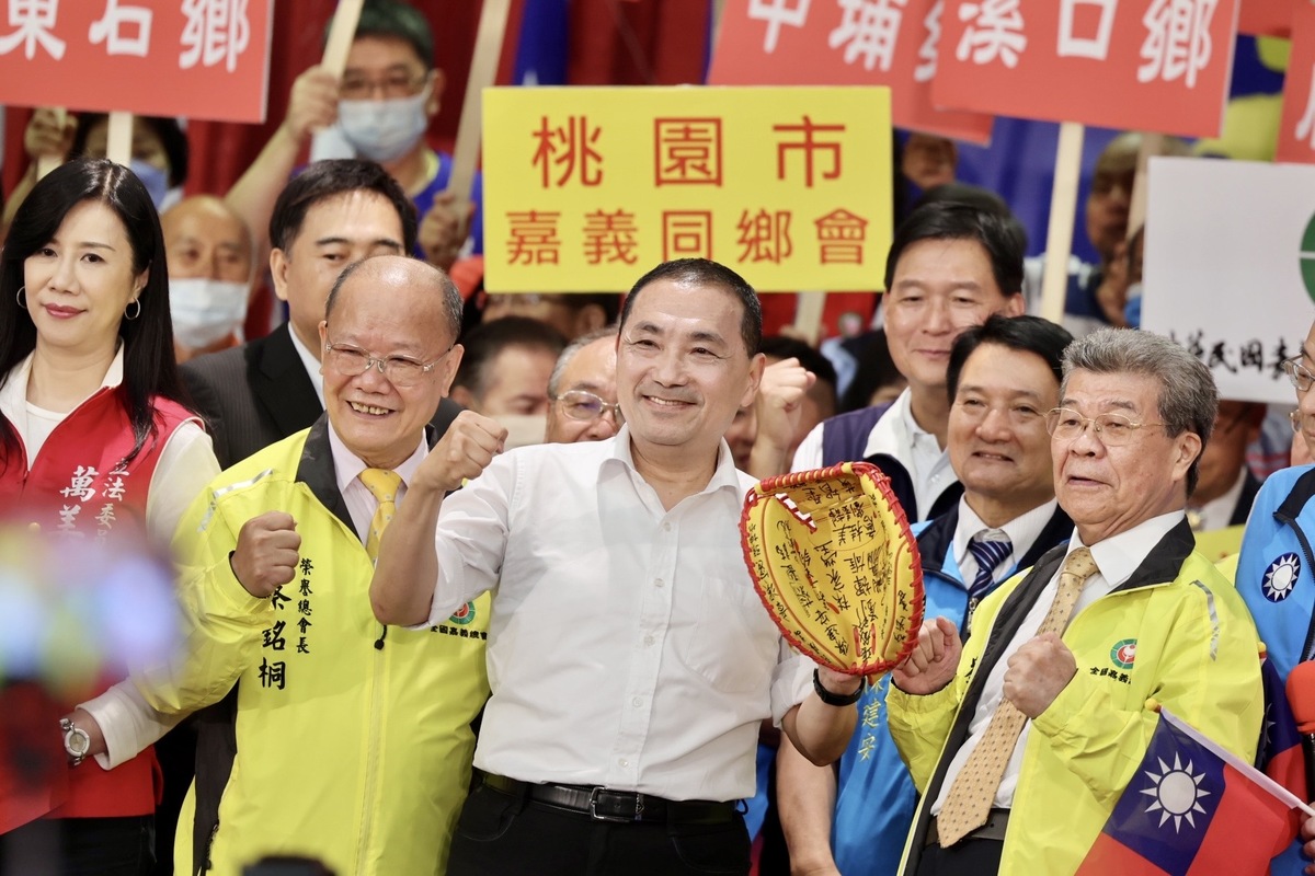 國民黨總統參選人侯友宜出席中華民國嘉義同鄉會總會全國各縣市嘉義同鄉會「嘉義人支持家己人」團結挺侯大會。 圖：侯友宜競選辦公室 / 提供