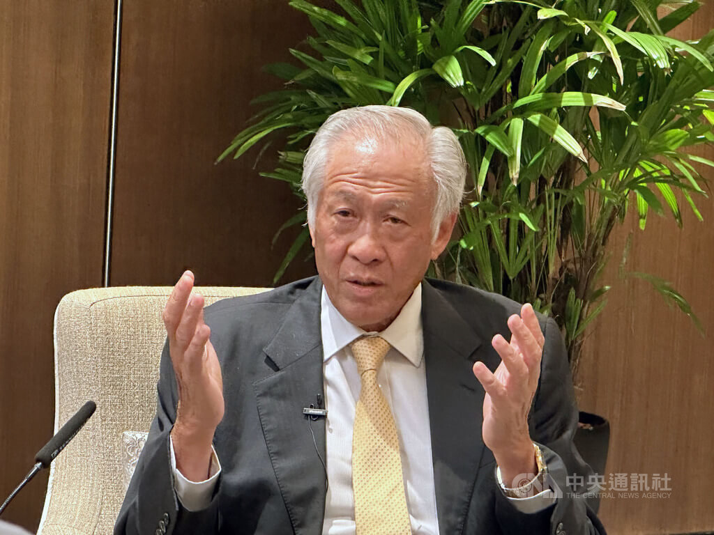 針對美中關係，新加坡國防部長黃永宏4日受訪表示，溝通管道至關重要，沒有溝通就像F1賽車手在同個賽道上蒙著眼睛開車。 圖：中央社提供