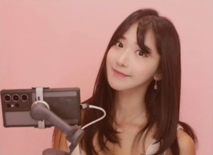 南韓知名實況主「企鵝妹」直播吸引許多粉絲關注及抖內（donate）。 圖：翻攝自IG＠yyj0728