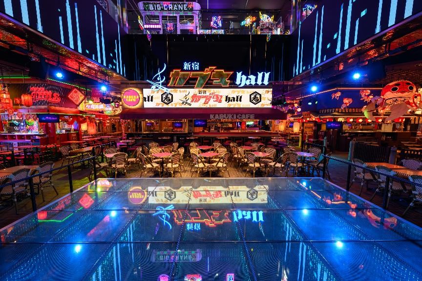 2樓的「新宿歌舞伎hall～歌舞伎橫丁」，每晚都能享受各種表演及活動的樂趣，同時品嘗日本全國各地的當地特色美食。 圖：©️TOKYU KABUKICHO TOWER／提供