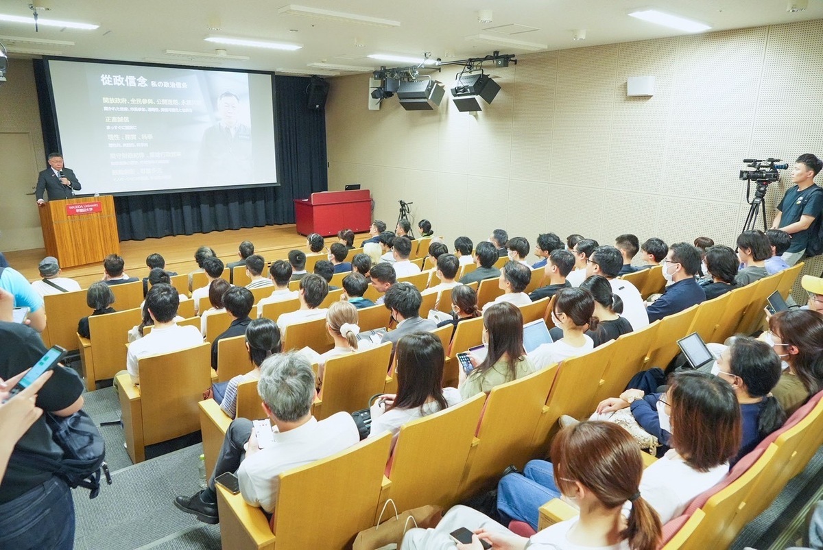 柯文哲今早出席早稻田大學演講，學生踴躍出席這場盛會。 民眾黨提供