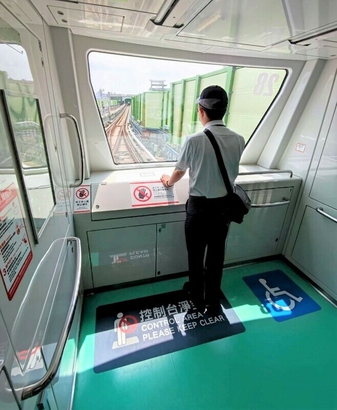 自6月6日起，中捷列車駕駛台蓋板蓋上但不上鎖。 台中捷運公司/提供