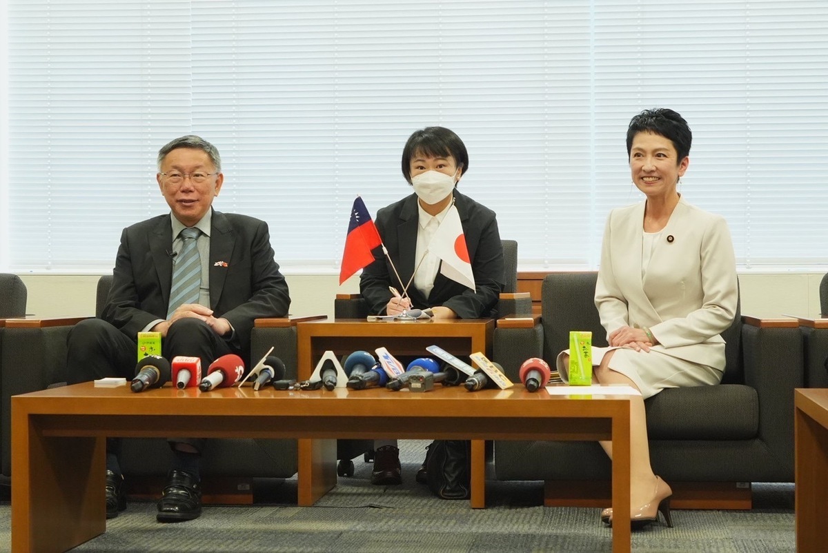 民眾黨總統參選人柯文哲拜會日本立憲民主黨參議員、「日台懇」會長蓮舫等人。 圖：民眾黨 / 提供