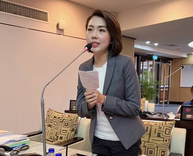 台南市議員林依婷表示，不當任用易俊宏，要向所有受害者以及受害者的家人朋友們道歉。 圖：翻攝林依婷臉書