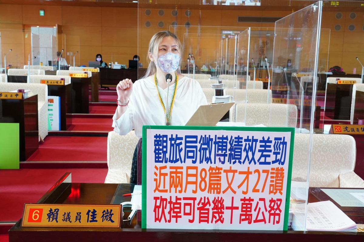 台中市前議員賴佳微問政犀利，曾有「台中神力女超人」之稱，卻因為209年的議事衝突，疑似遭到性騷擾創傷，嚴重到必須就醫長期治療。 圖：翻攝自賴佳微臉書