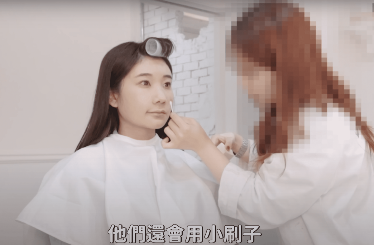 愛莉莎莎近日飛往南韓，決定朝聖BLACKPINK的化妝室。 圖：翻攝自YT/愛莉莎莎 Alisasa