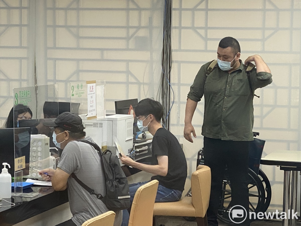 李男今赴北檢提告中國六四民運人士王丹涉強制性交未遂罪。 圖：周煊惠 / 攝