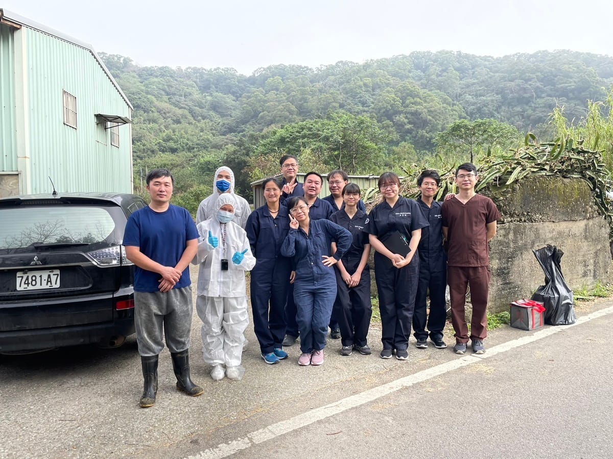 台灣大學獸醫系、中央畜產會以及新北市動保處共同為乳品安全把關。 圖：新北市動保處提供