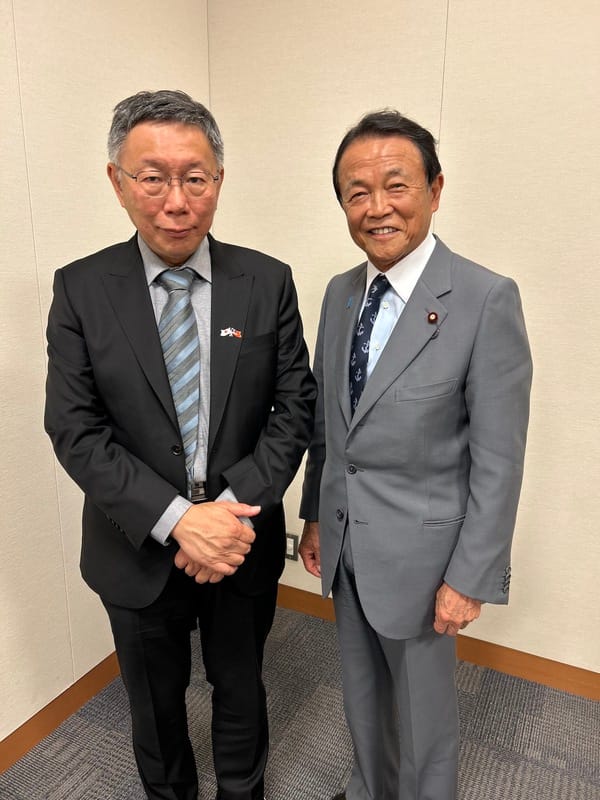 民眾黨總統參選人柯文哲與日本前首相麻生太郎密會。 圖：民眾黨 / 提供