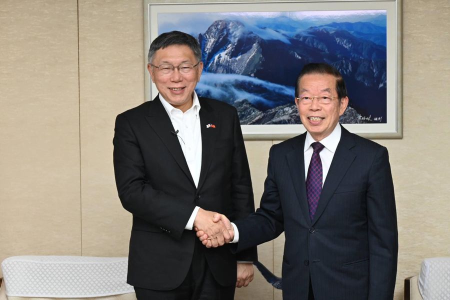 駐日代表謝長廷日前接待民眾黨主席柯文哲訪日行程。 圖：翻攝自謝長廷臉書