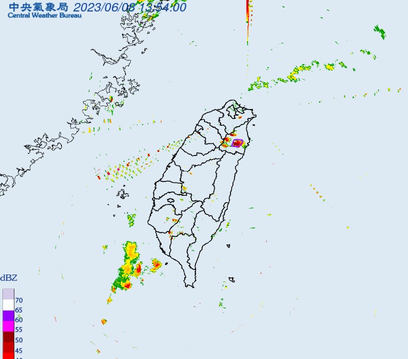 宜蘭縣下起大雷雨。 圖：取自中央氣象局網站