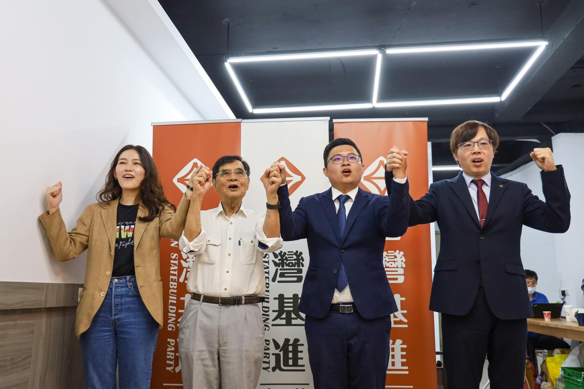 台灣基進今（8）日舉行記者會，宣布由台灣基進宜蘭黨部主委林意評(右二)參選宜蘭縣區域立委，台灣獨立建國聯盟主席陳南天(左二)、台灣基進黨主席王興煥(右一)、台北市黨部主委吳欣岱(左一)等人都到場支持。 圖 :  取自台灣基進臉書