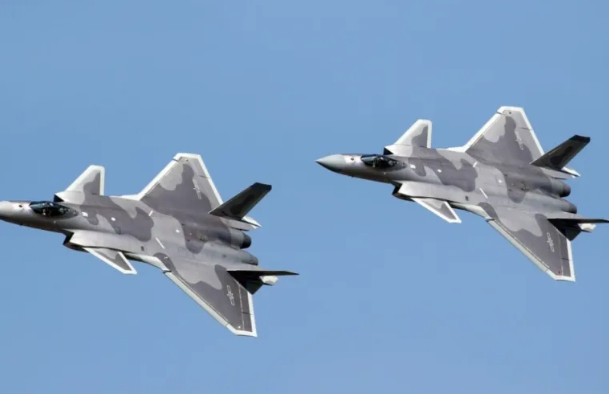 8 日，37 架各型解放軍軍機飛入台灣防空識別區，從巴士海峽到台東部海域。圖為解放軍第四代隱型戰機殲-20 圖 : 翻攝自車馬點兵V