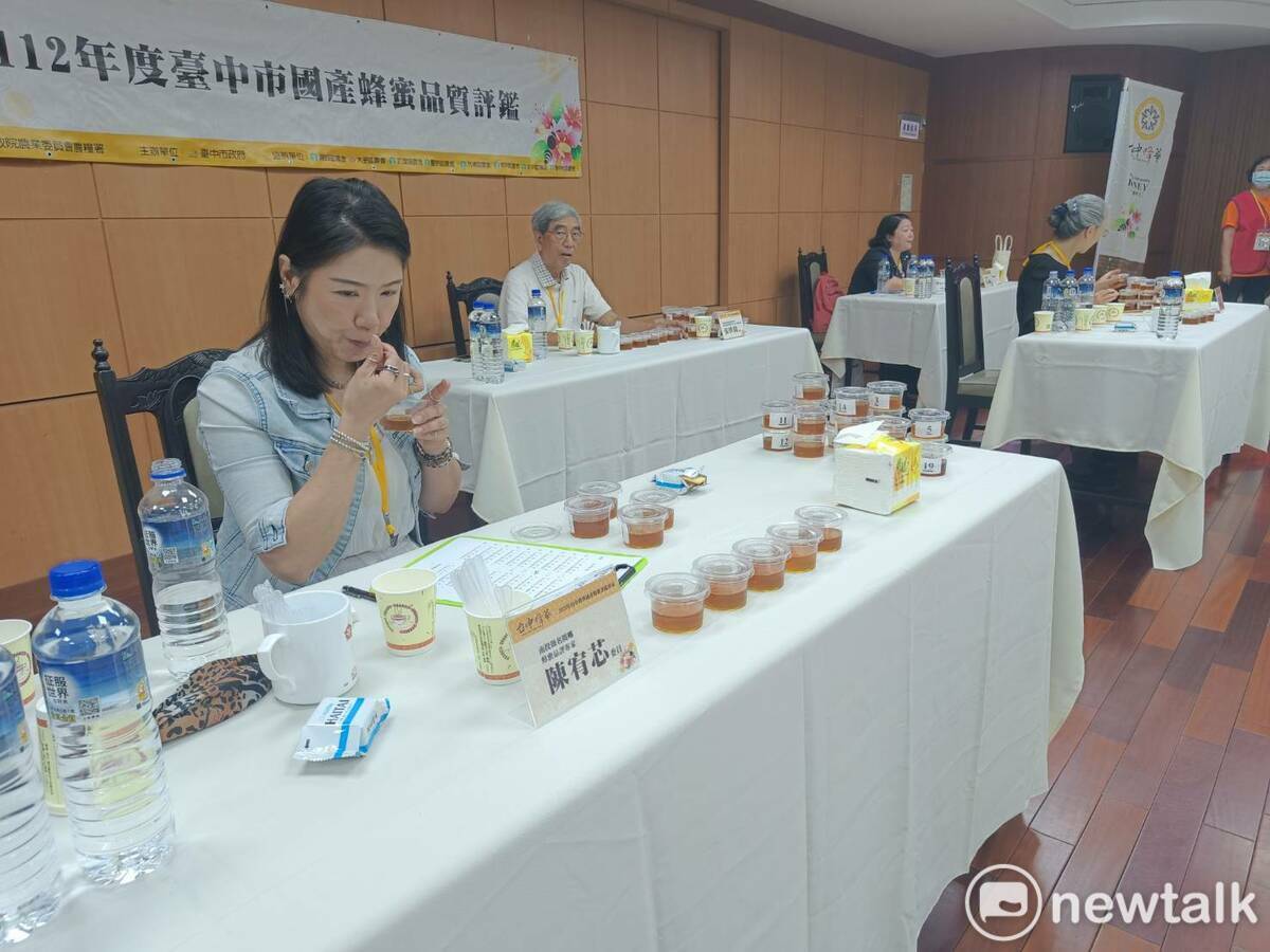 蜂蜜品評專家陳宥芯評審中。 唐復年/攝